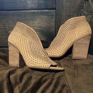 Vince Camuto brand, size 8, cute chunky heel shoes. Cute with a dress or jeans